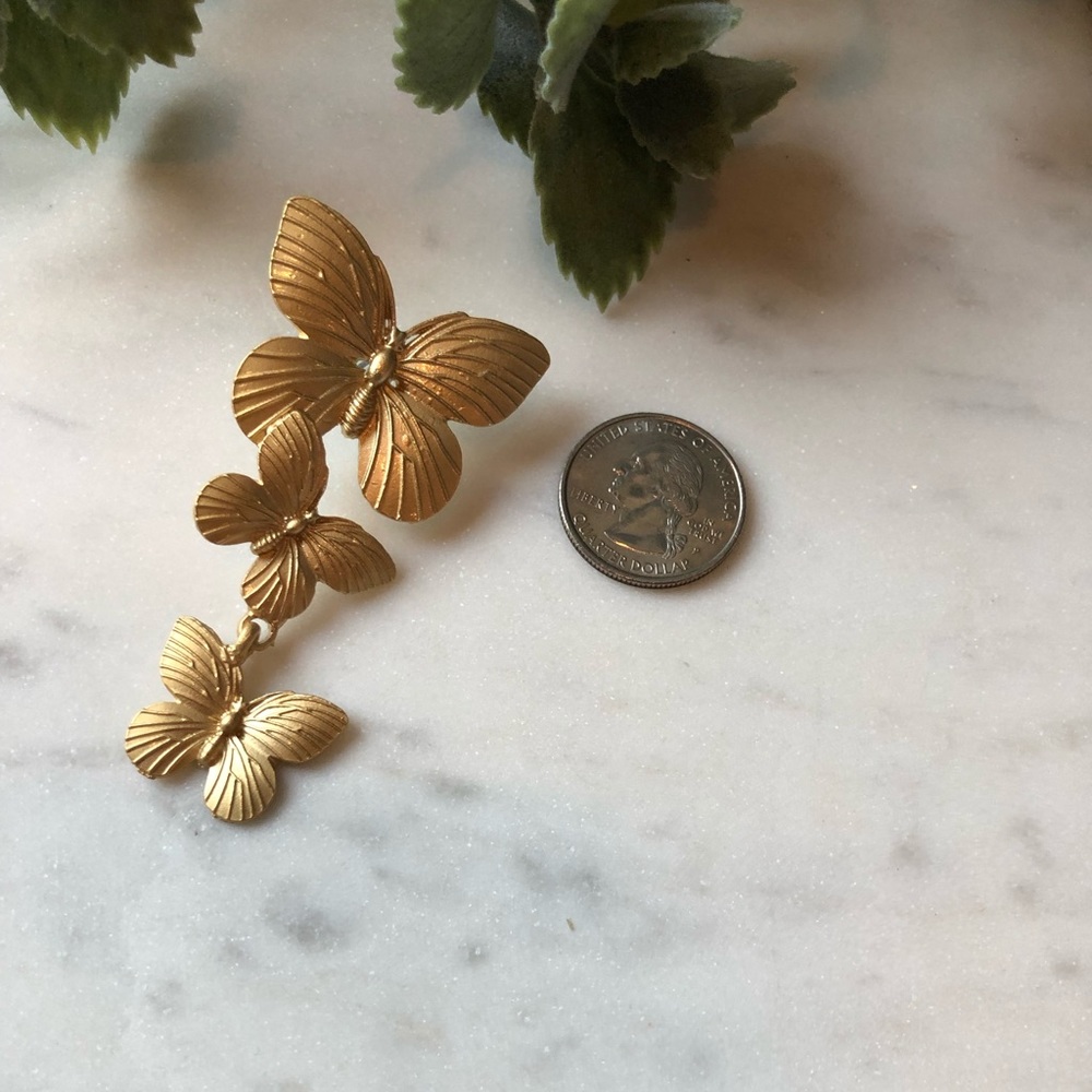 The Rose - Detailed Butterfly Drop Earrings - Picture 2 of 4